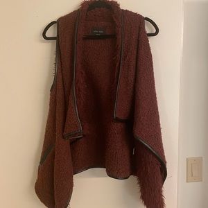 Maroon open Sherpa vest size M excellent condition